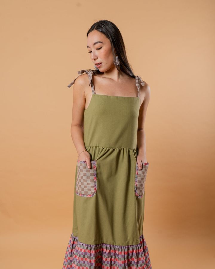 Olive midi dress with Binakol pockets and ruffle hem