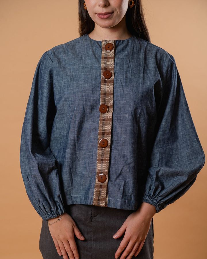Denim puff-sleeve top with a Binakol button placket